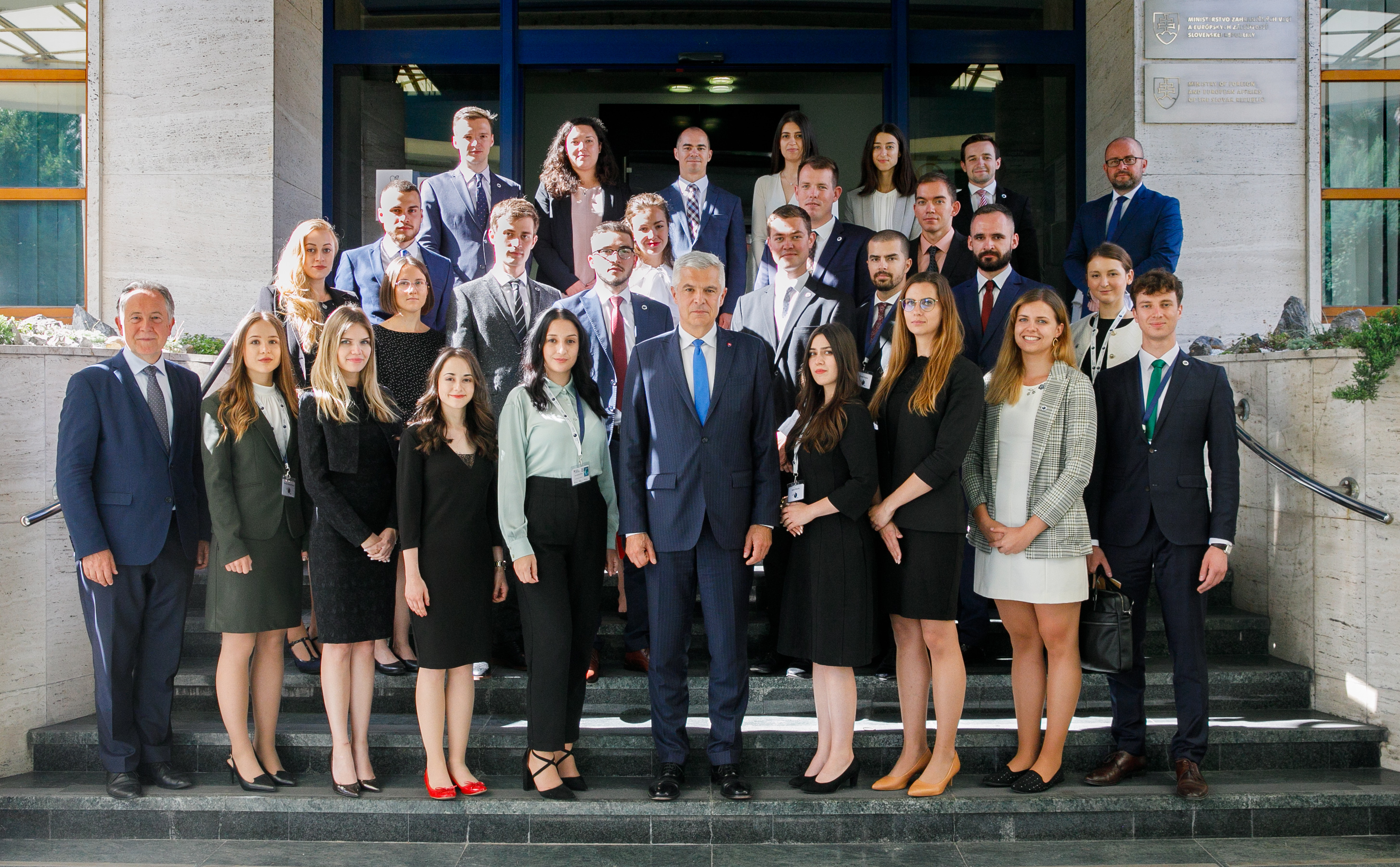 Minister I. Korčok odovzdal diplomy absolventom prvého ročníka Letnej školy diplomacie Štefana Osuského