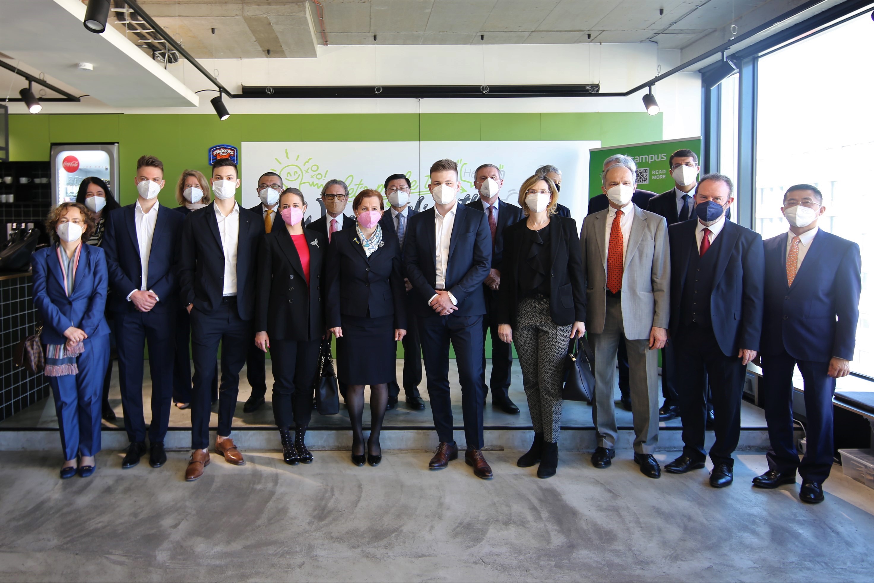 Štátna tajomníčka Ingrid Brocková  privítala zahraničných veľvyslancov v inovatívnej firme z oblasti nových technológií v zdravotníctve.