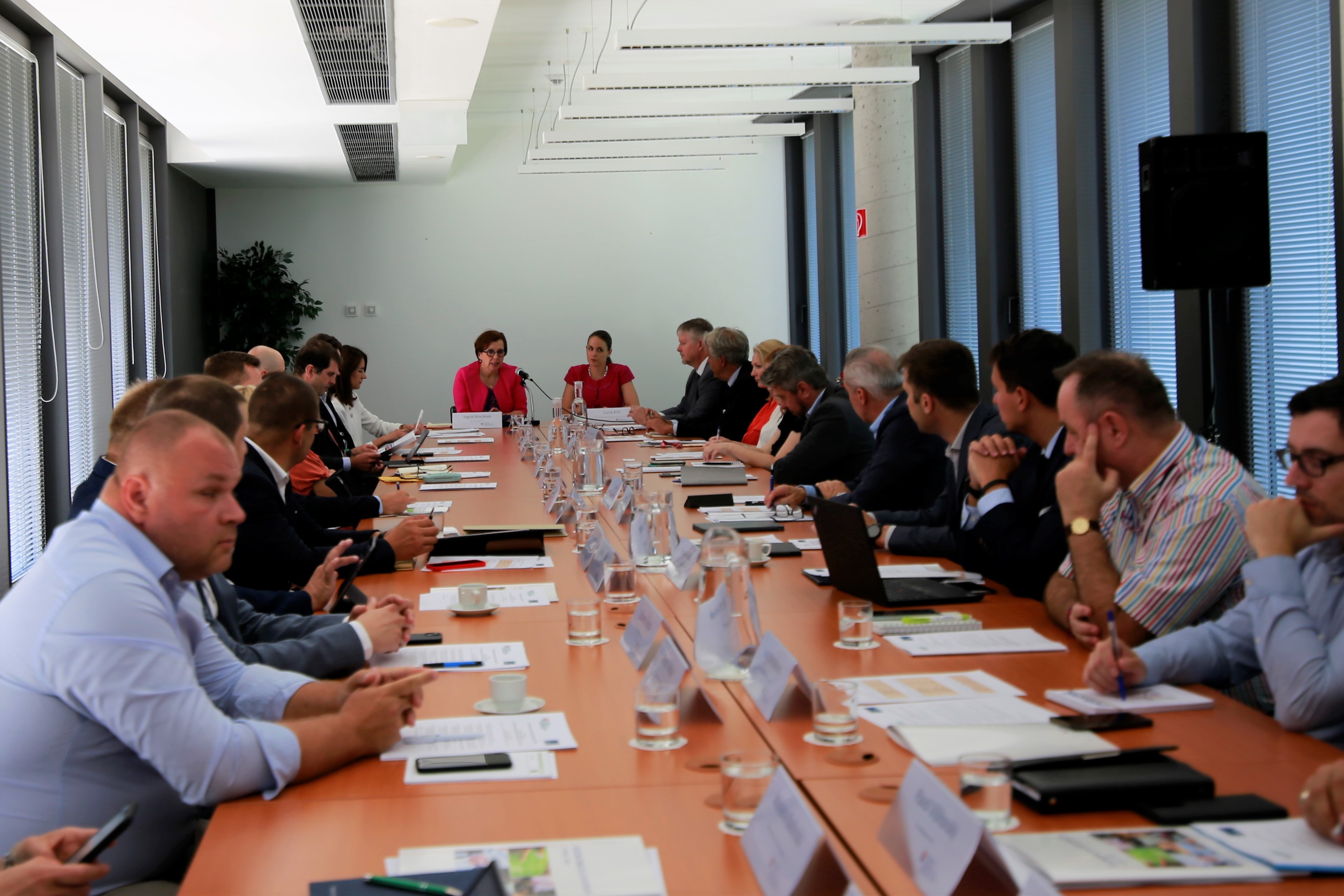 Štátna tajomníčka Ingrid Brocková viedla rokovanie Pracovnej skupiny pre ekonomickú diplomaciu a jednotnú prezentáciu Slovenska v zahraničí.