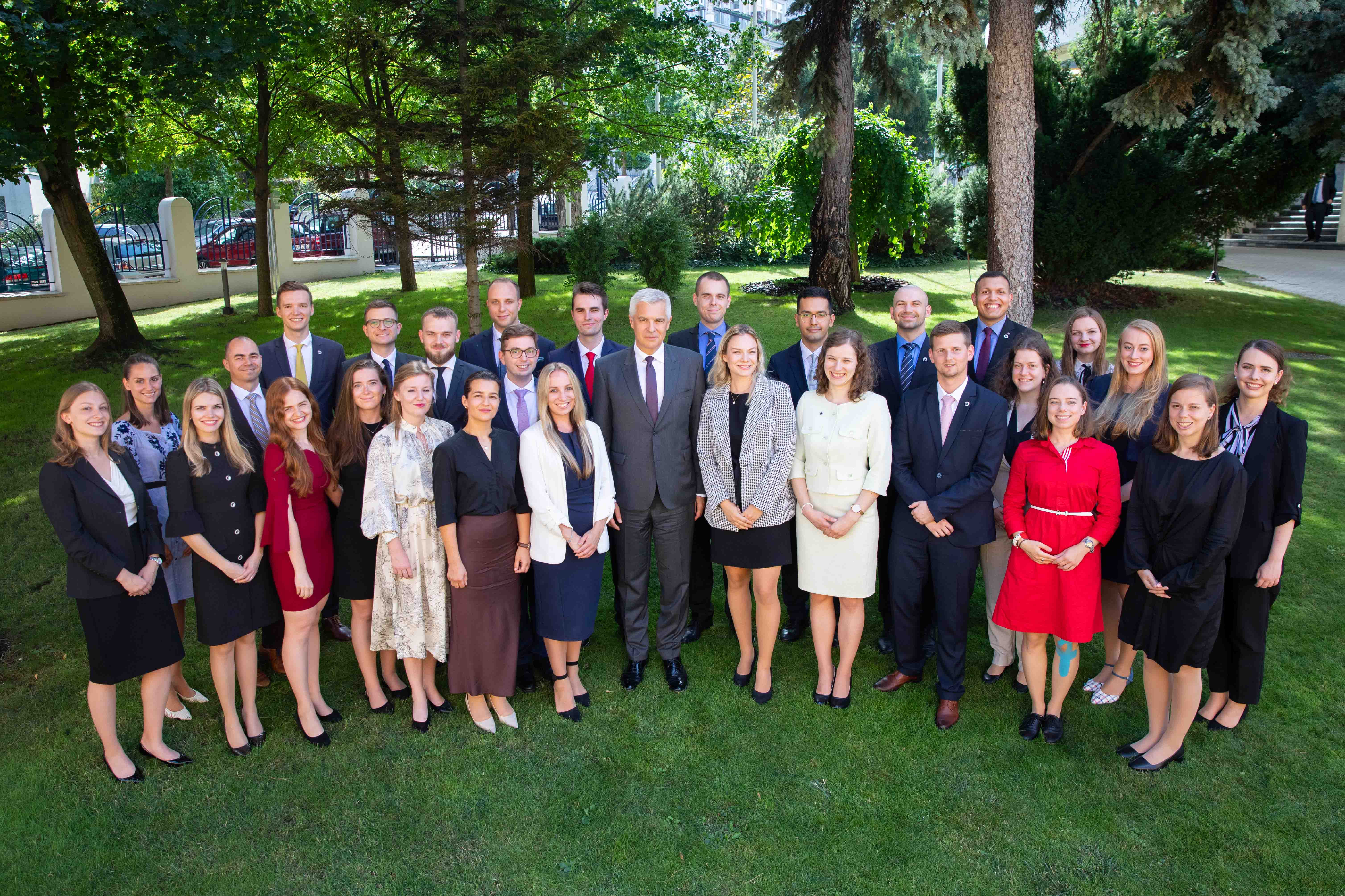 Minister I. Korčok uzavrel druhý ročník Letnej školy diplomacie Štefana Osuského odovzdaním diplomov pre 22 absolventiek a absolventov..