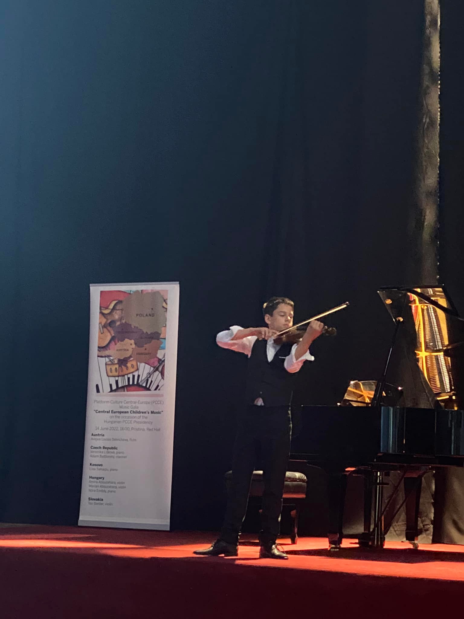 Galakoncert mladých umelcov strednej Európy v Prištine v rámci Stredoeurópskej kultúrnej platformy.