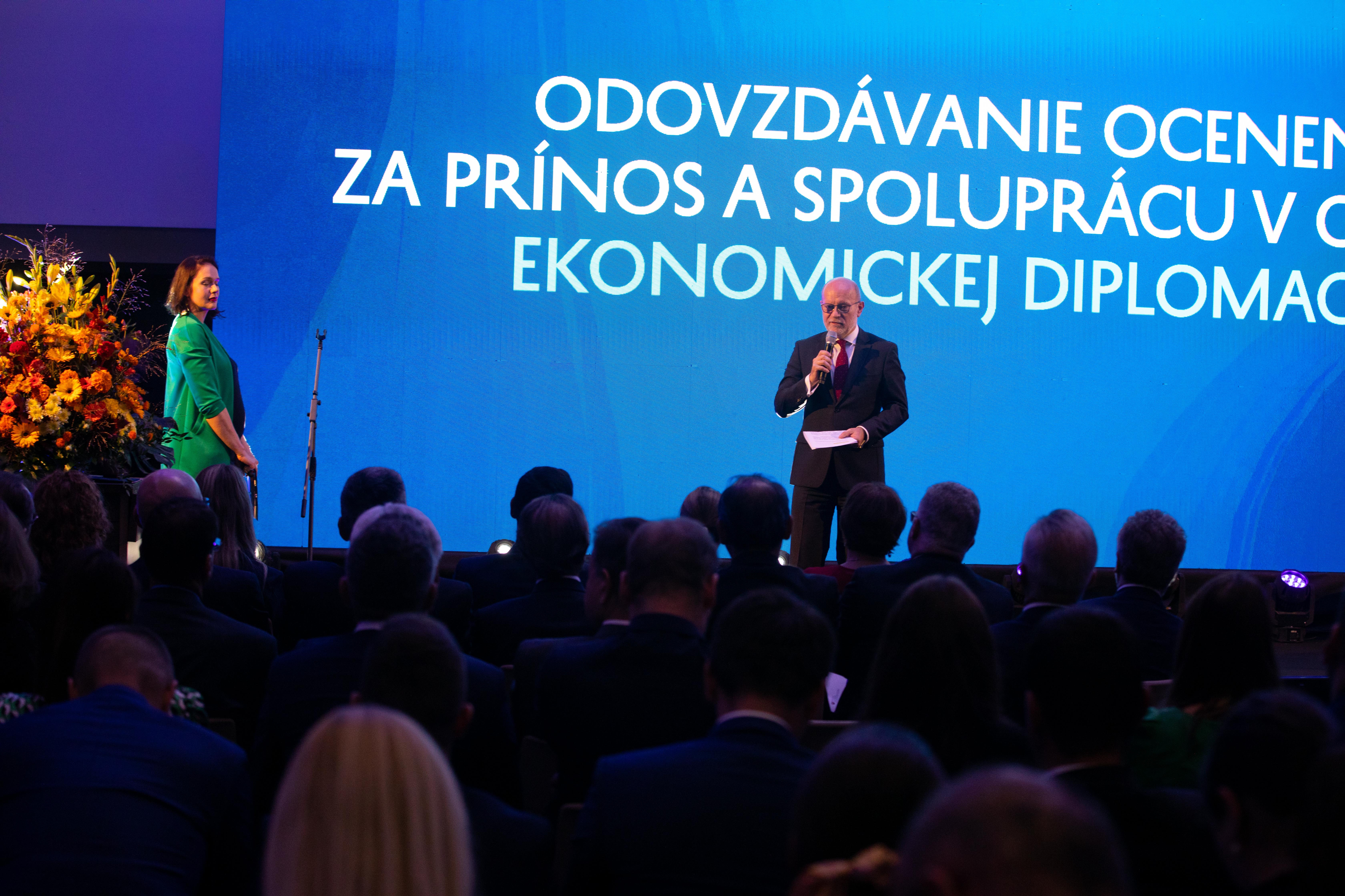Minister R. Káčer ocenil úspešných slovenských exportérov.