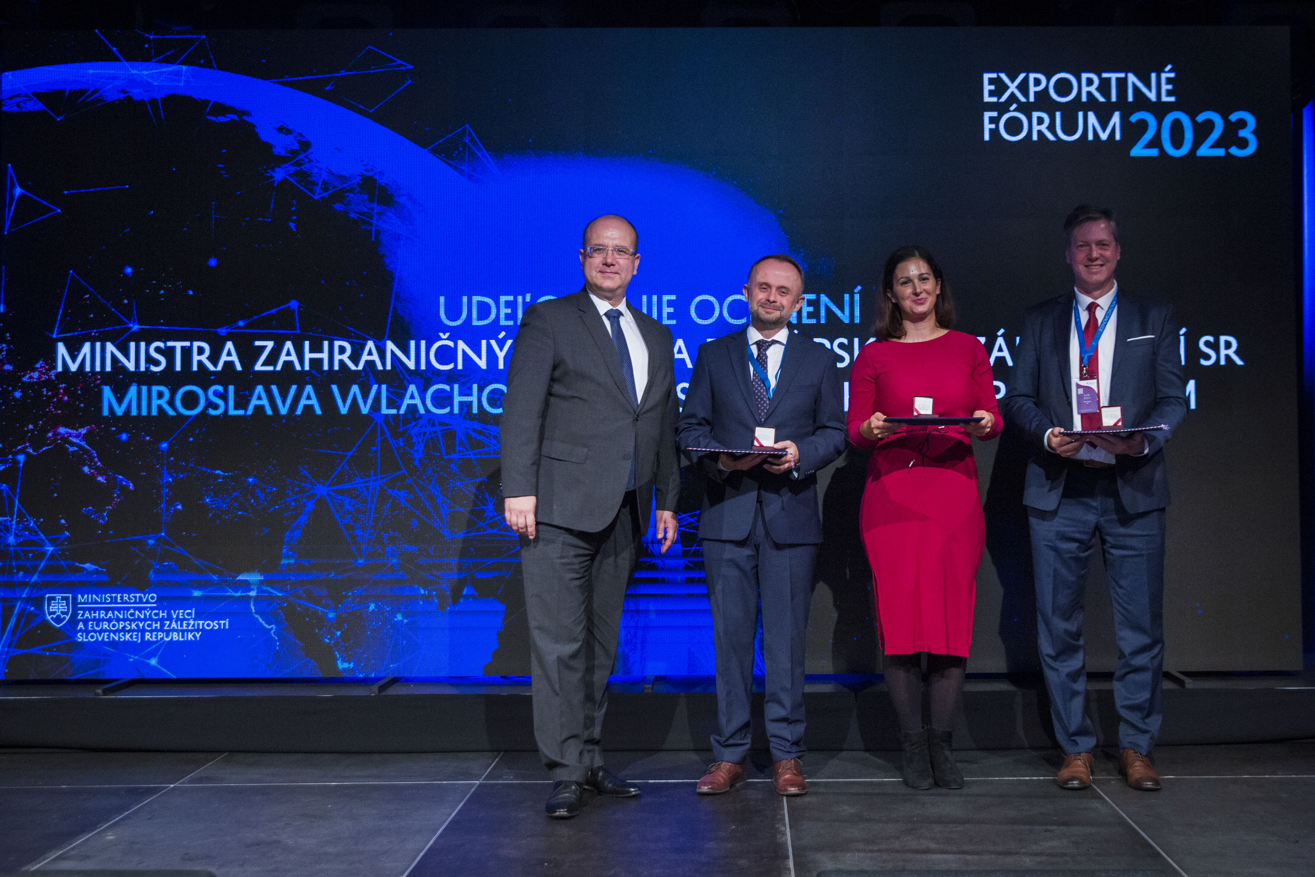 V rámci podujatia šéf slovenskej diplomacie zároveň odovzdal ocenenie „Zlatá plaketa ministra zahraničných vecí a európskych záležitostí SR“ spoločnostiam Sensoneo, Antik Telecom a Way Industries za ich prínos pri presadzovaní ekonomických záujmov Slovenska a šírenie jeho dobrého mena v zahraničí.