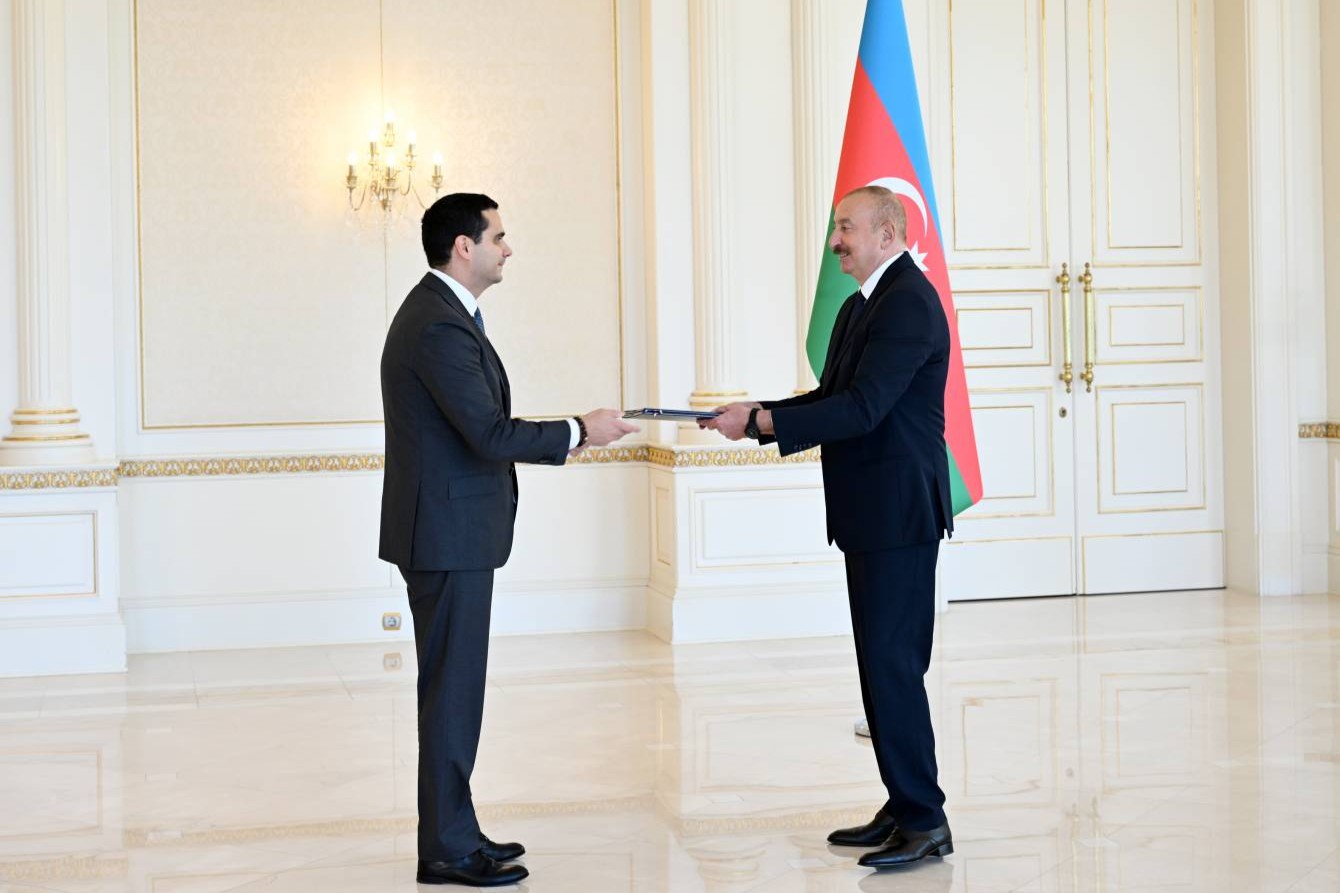 Nový slovenský veľvyslanec Elčin Gasymov odovzdal poverovacie listiny prezidentovi Alijevovi.
