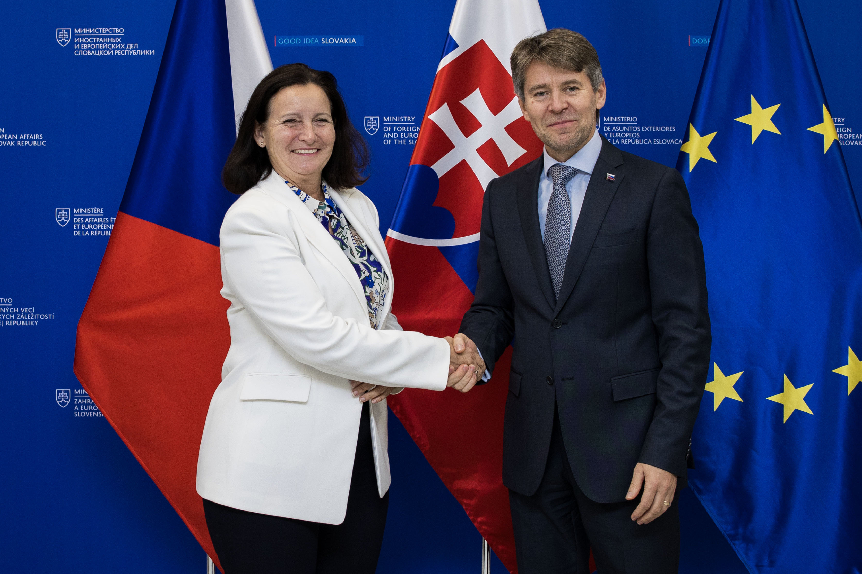 Štátny tajomník M. Eštok a splnomocnenkyňa vlády ČR E. Hrdá.