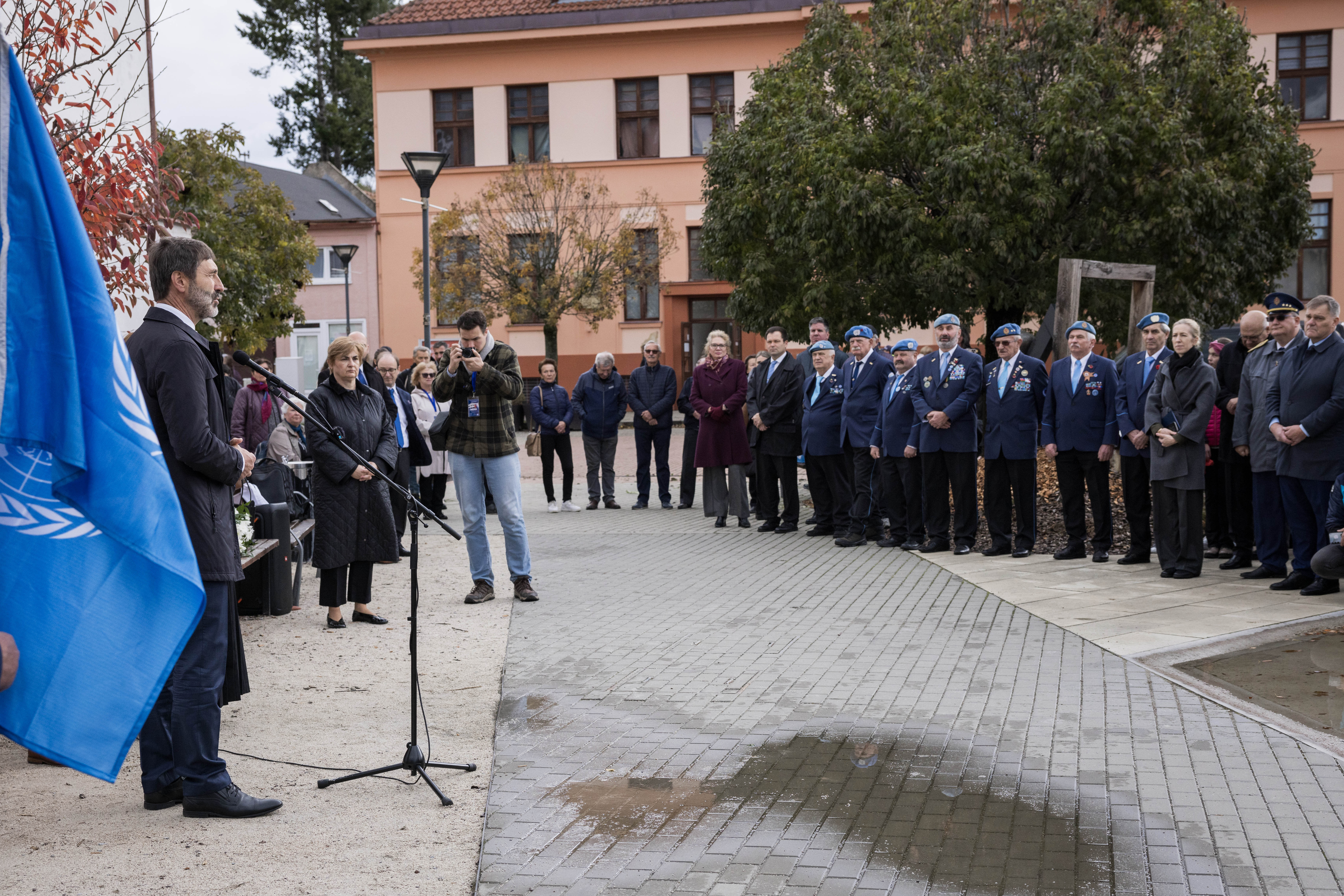 Slávnostné odhalenie pamätnej tabule k 80. výročiu vzniku OSN a úlohe Jána Papánka.