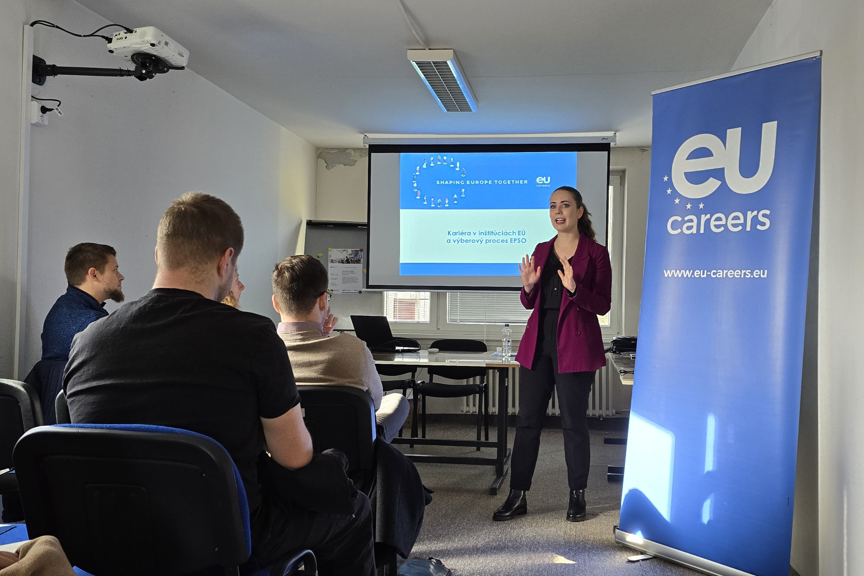Prednáška o Kariére v inštitúciách Európskej únie&nbsp;na Úrade práce, sociálnych vecí a rodiny v Košiciach.