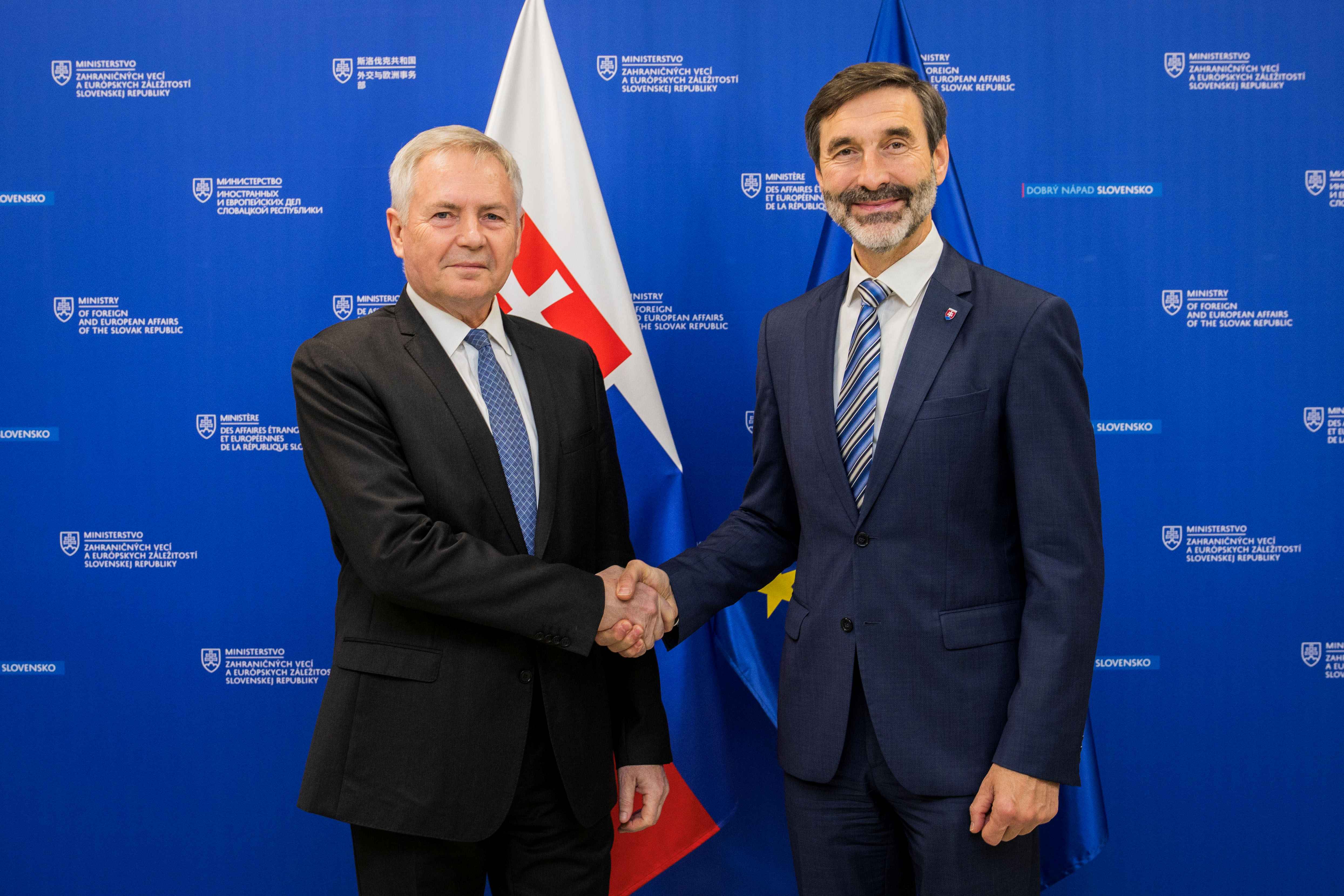 Minister J. Blanár a nový stály predstaviteľ SR pri OSN v Ženeve F. Rosocha.