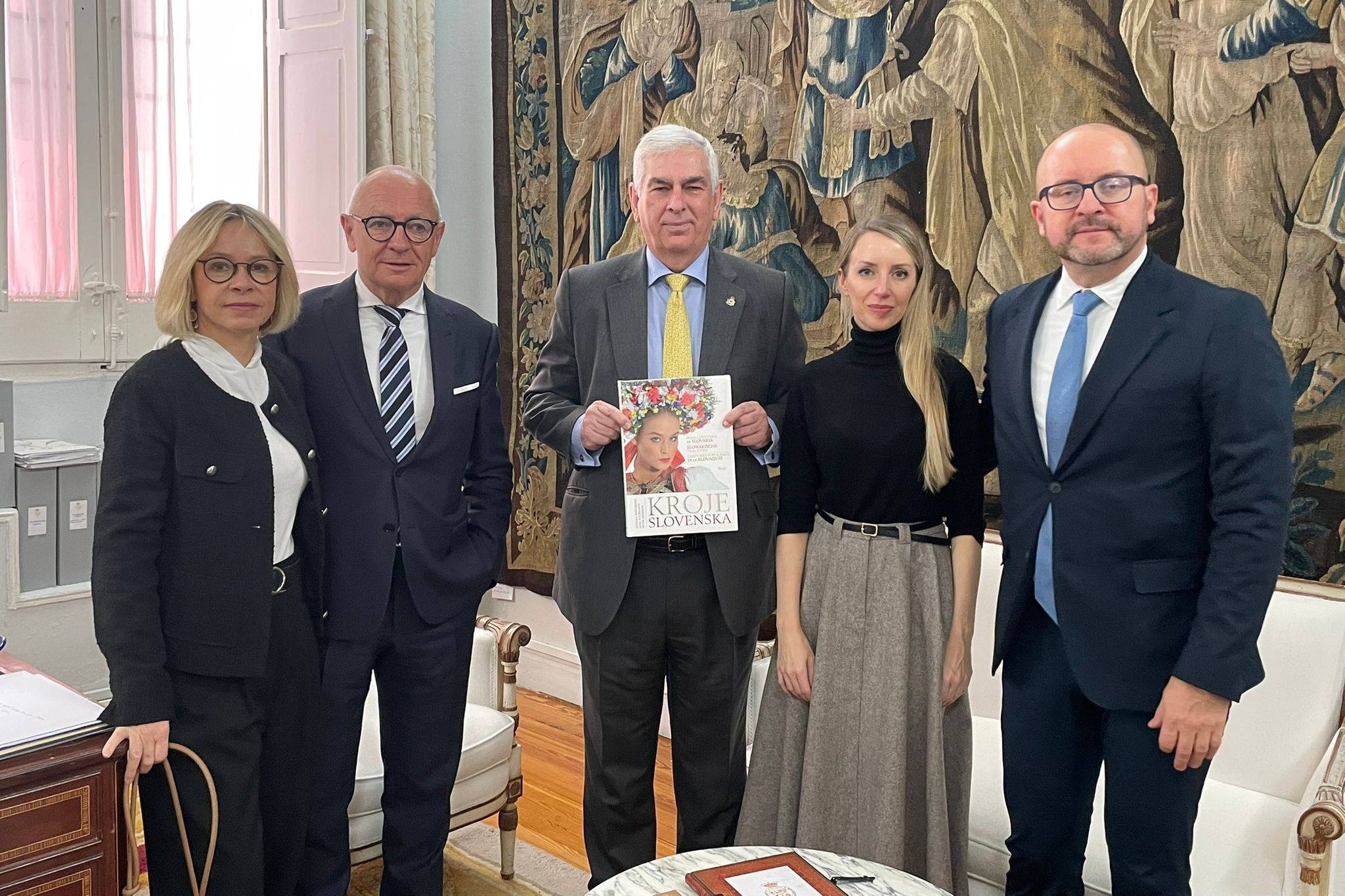 Slovensko-česká návšteva v kráľovských dielňach Madridu.