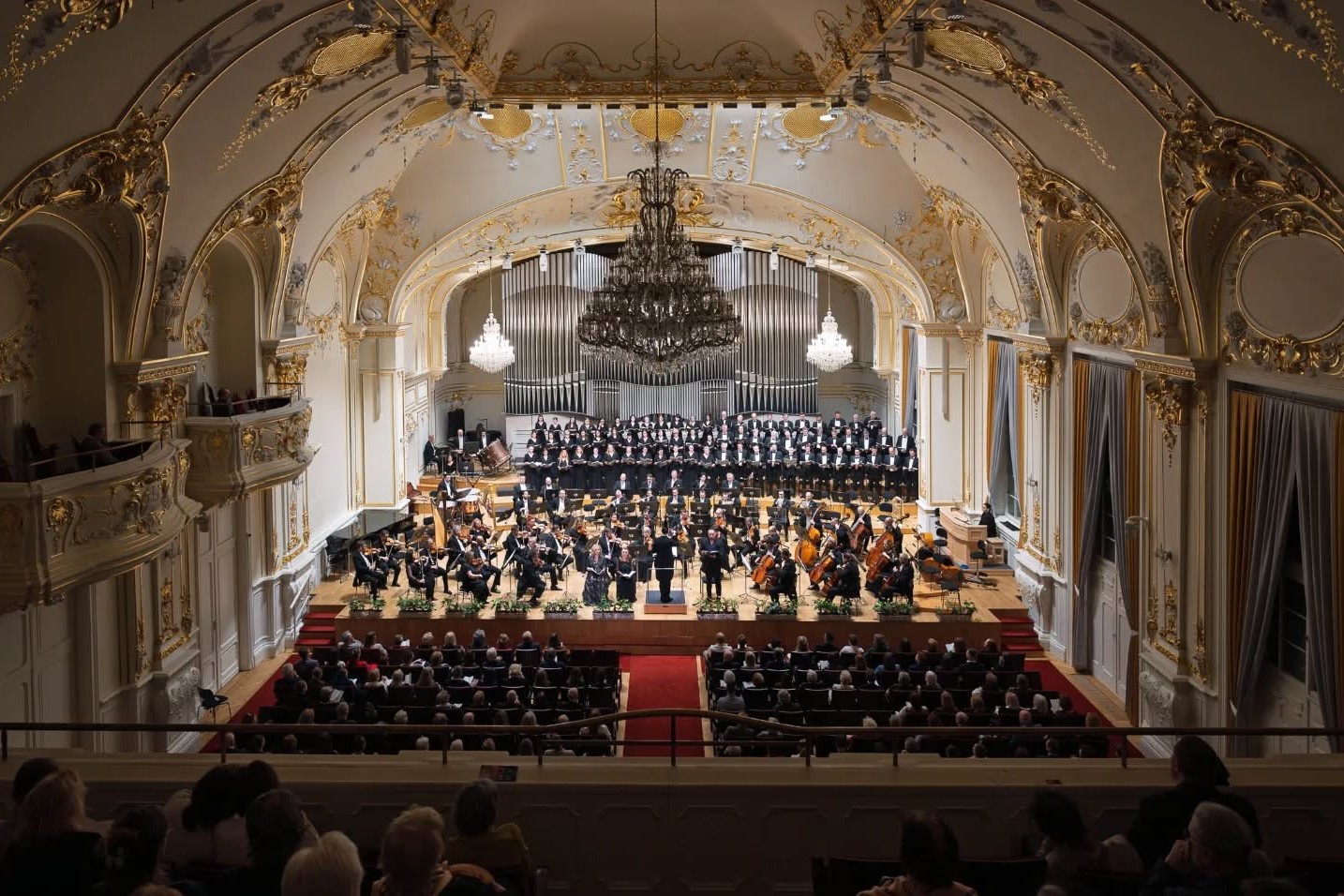 Seniori slovenskej diplomacie navštívili operné gala aj veľkonočný koncert filharmónie.