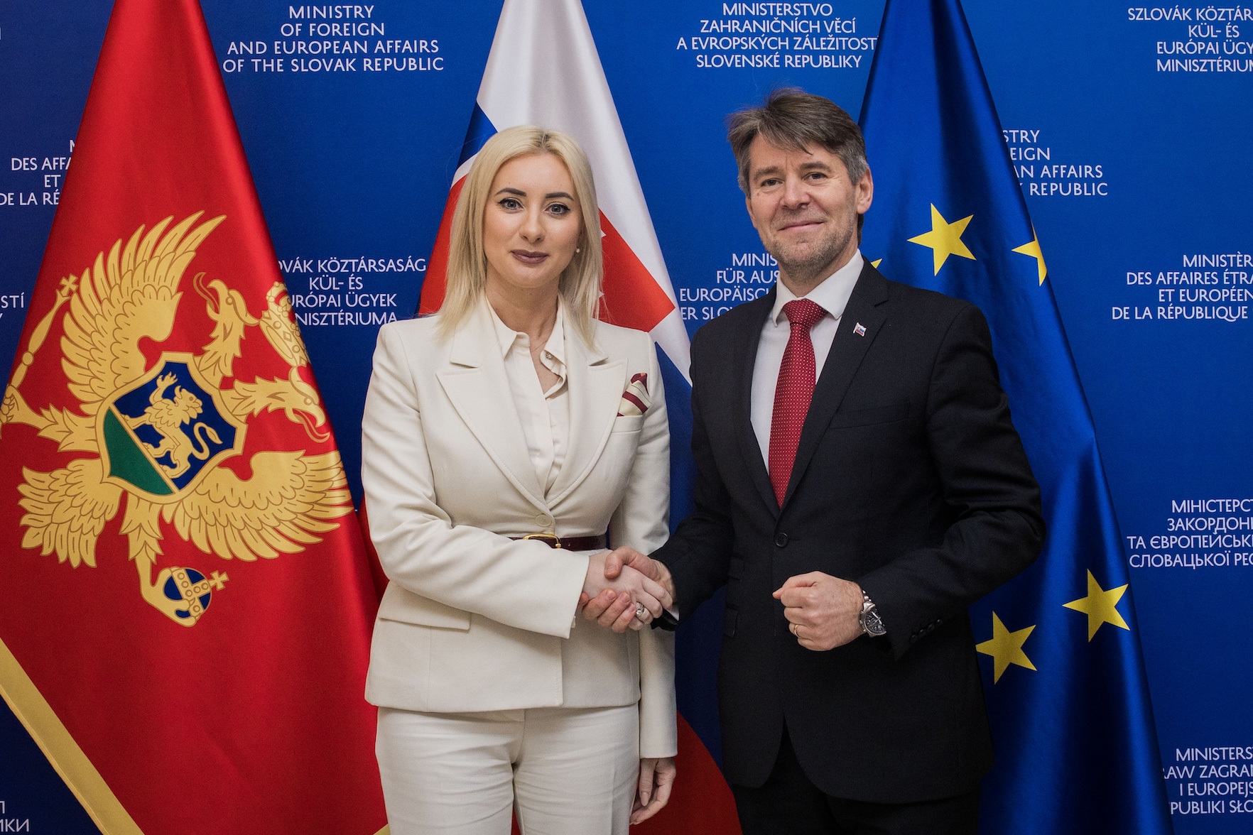 Štátny tajomník M. Eštok s ministerkou pre európske záležitosti Čiernej Hory M. Gorčevičovou.