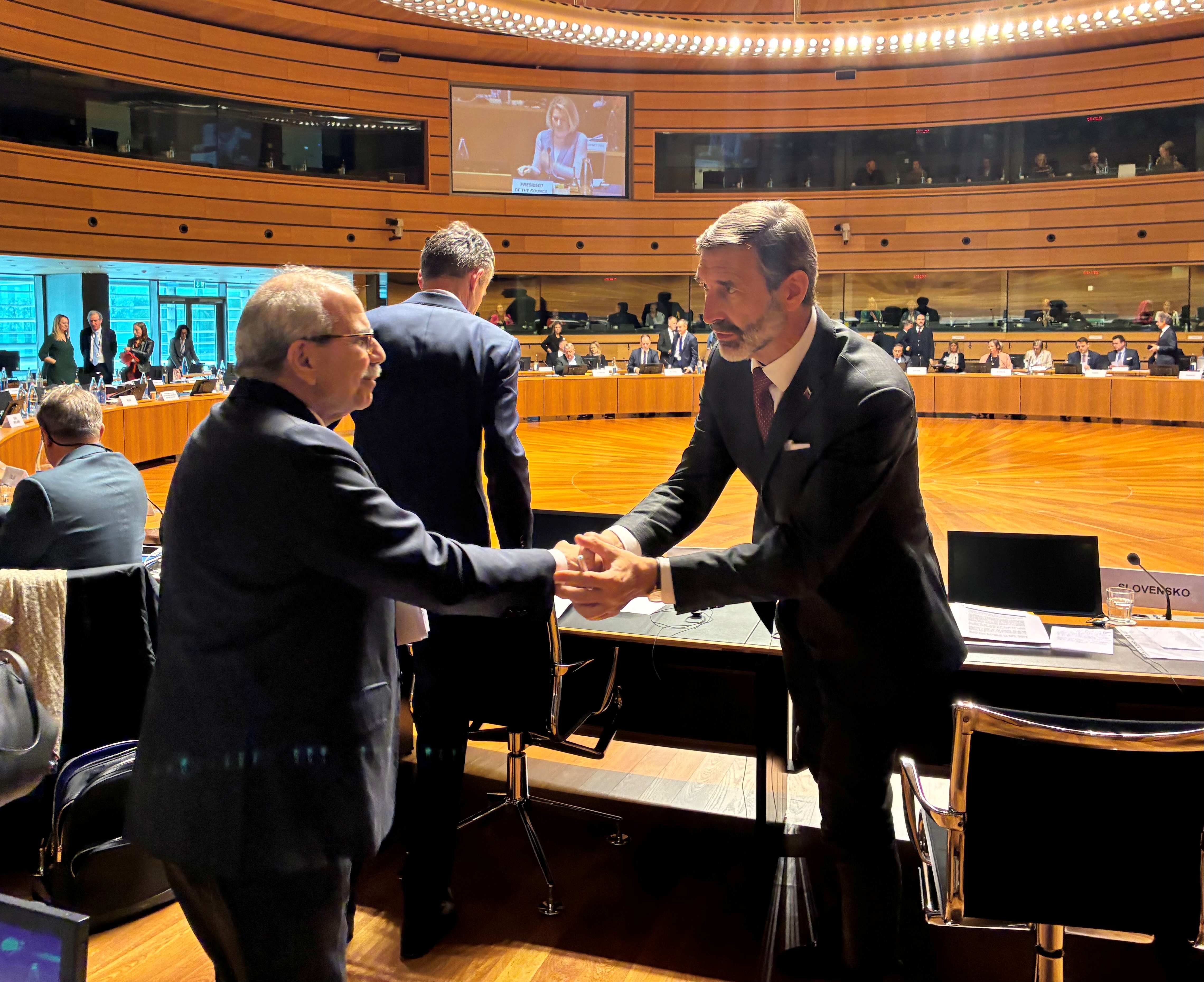 Minister J. Blanár s predsedom vlády Libanonu N. Salamom na zasadnutí FAC v Luxemburgu.