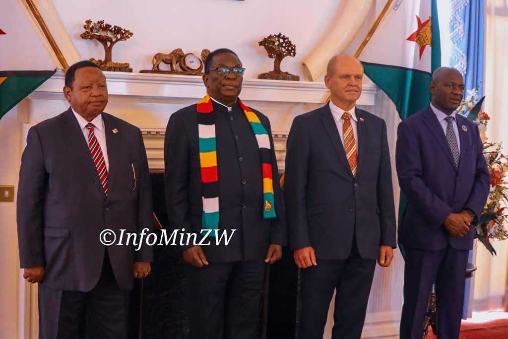Veľvyslanec Vladimír Grácz odovzdal poverovacie listiny prezidentovi Zimbabwe.
