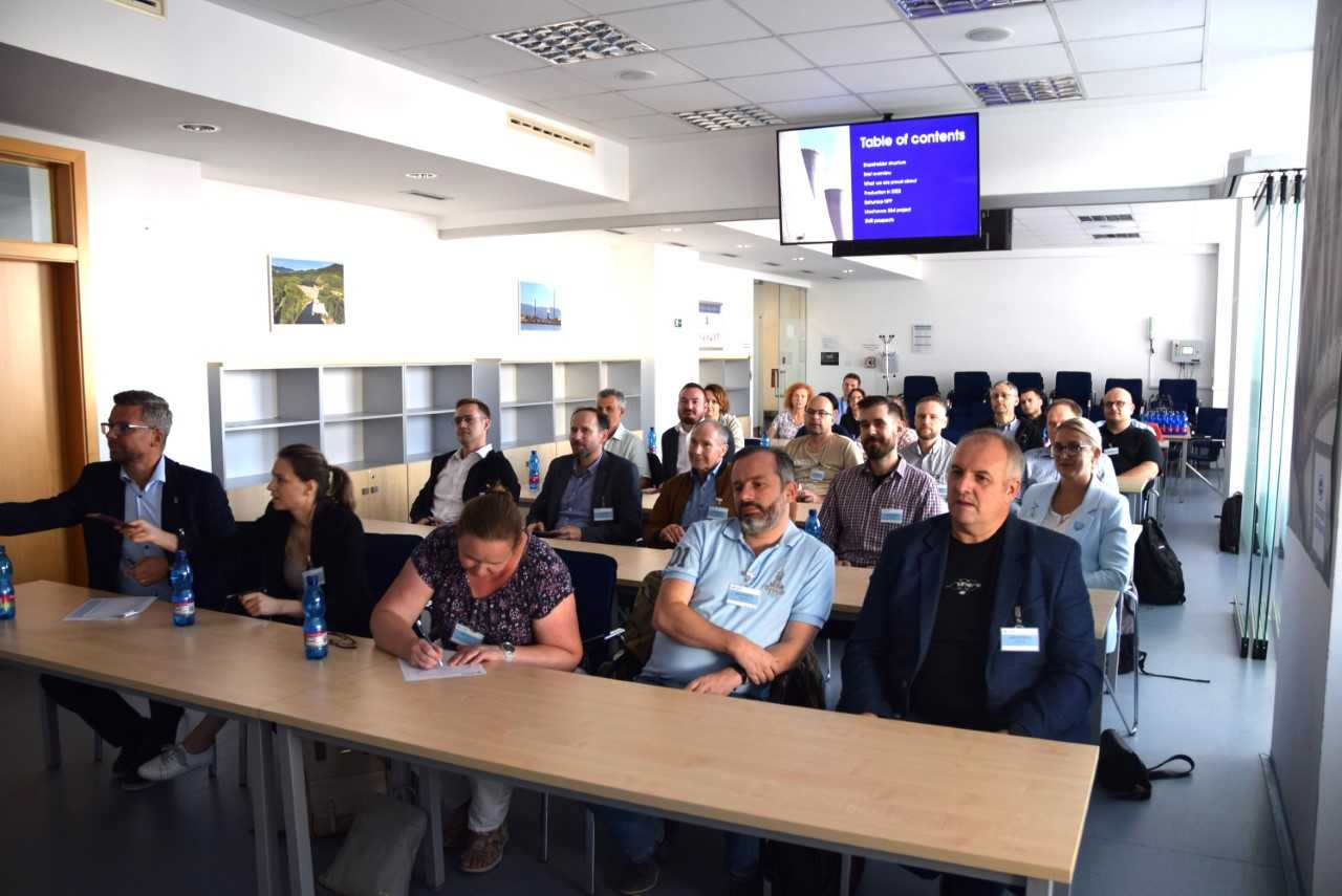 Poľskí experti navštívili jadrovú elektráreň v Jaslovských Bohuniciach.